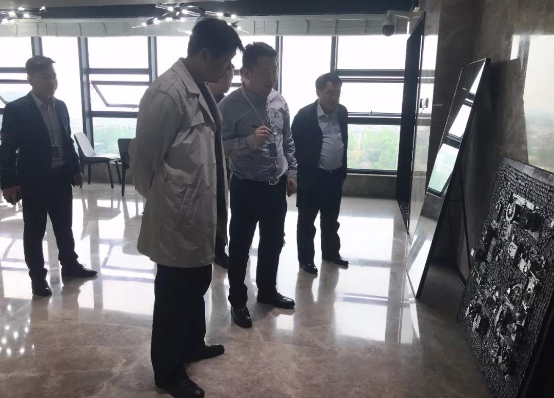 武侯区委常委、常务副区长张亚丹一行莅临博鱼网页版国际参观调研