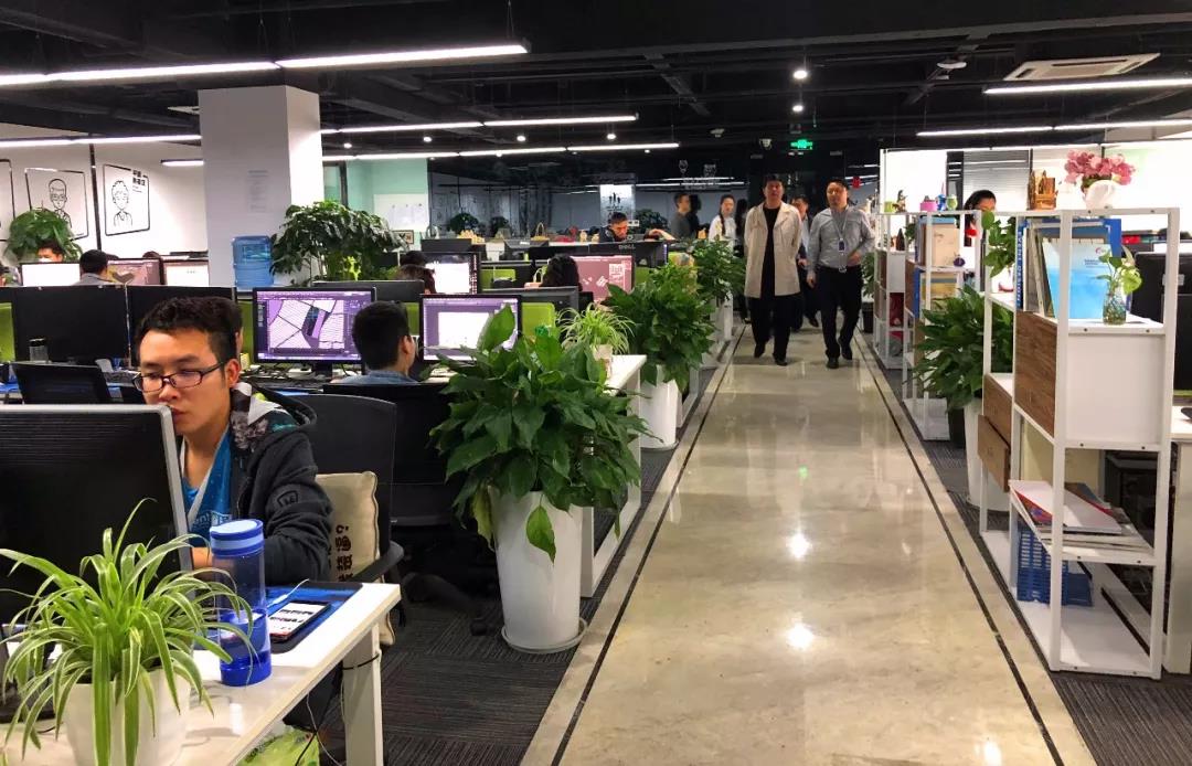 武侯区委常委、常务副区长张亚丹一行莅临博鱼网页版国际参观调研