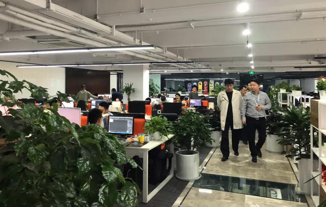 武侯区委常委、常务副区长张亚丹一行莅临博鱼网页版国际参观调研
