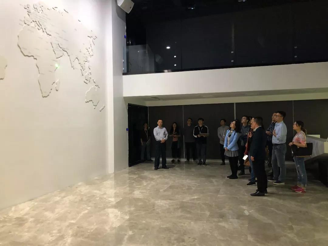 成都市委宣传部考察团一行调研博鱼网页版视觉文创产业园区