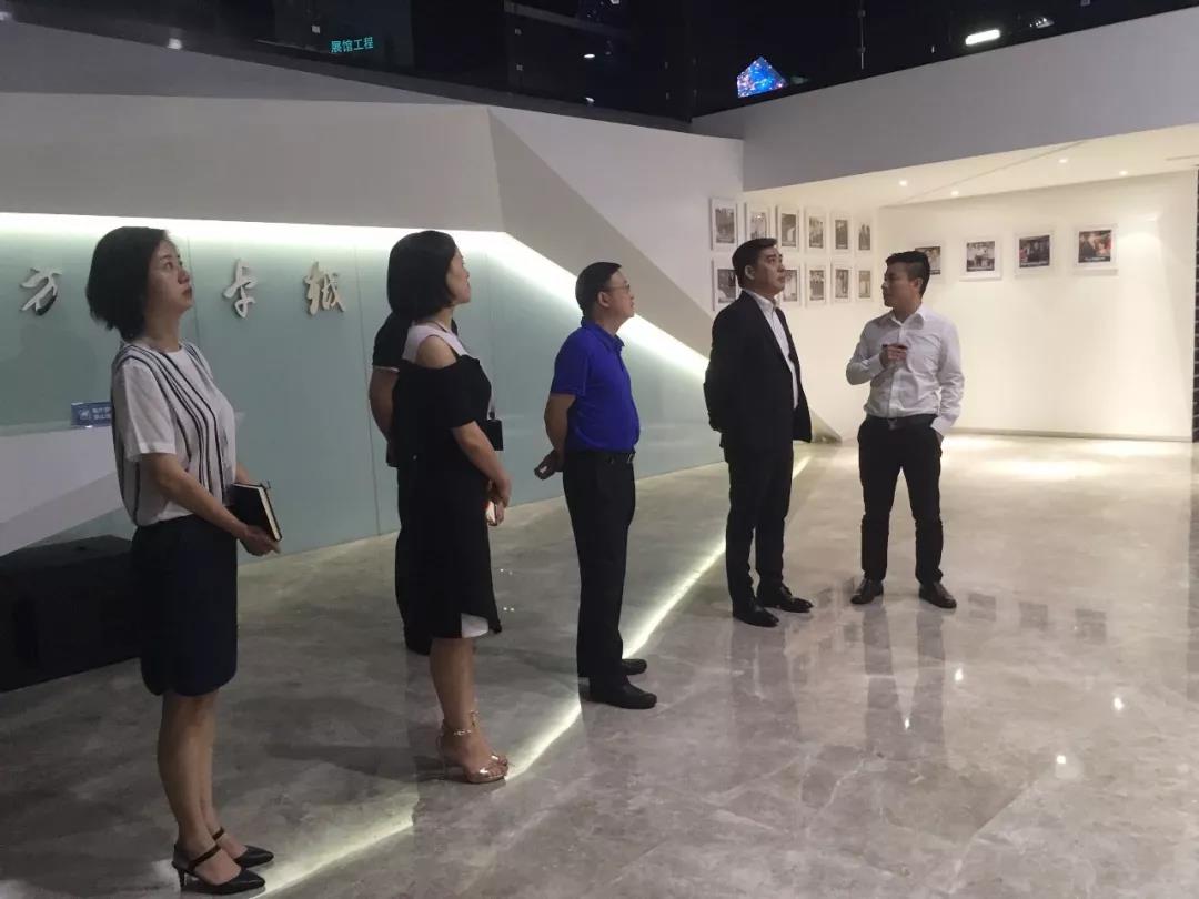 国家文物局博物馆与社会文物司司长罗静一行莅临博鱼网页版参观考察