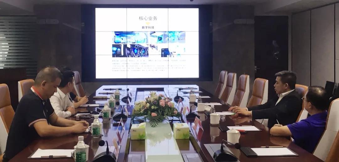 国家文物局博物馆与社会文物司司长罗静一行莅临博鱼网页版参观考察