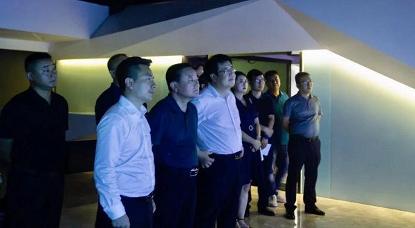铜川市王益区人大常委会主任贺建东率区政府领导班子一行赴博鱼网页版集团考察交流