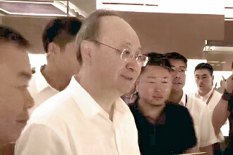 尹力