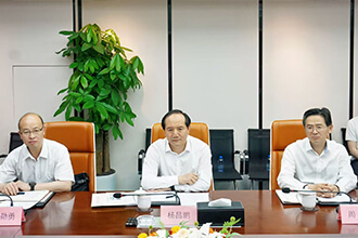 杨昌鹏