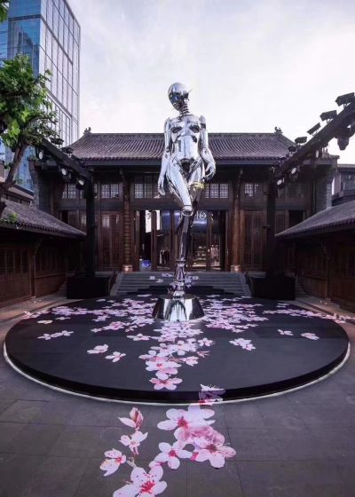 不锈钢大型城市景观人物景观不锈钢镜面抽象女孩博鱼网页版