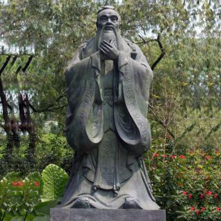 伟人铜雕在城市中的作用