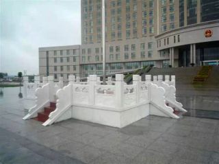 竹雕笔筒雕刻技法以及博鱼网页版教学新观念