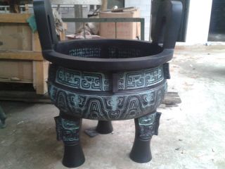 武当山金顶的明代铜鼎炉