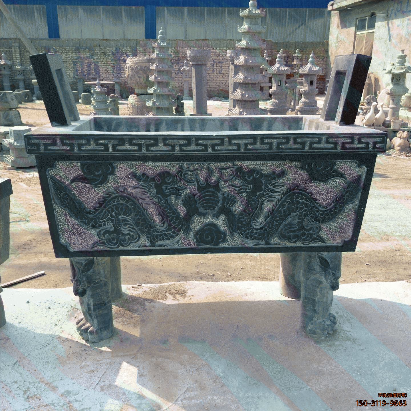 青石雕龙香炉鼎