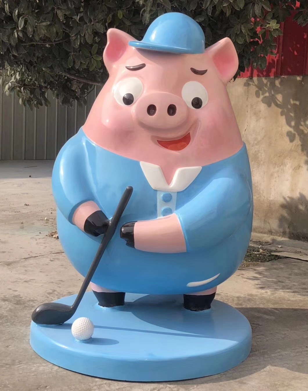 打高尔夫的卡通猪博鱼网页版玻璃钢商场摆件