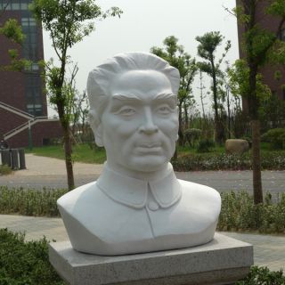 石雕伟人像的摆放作用