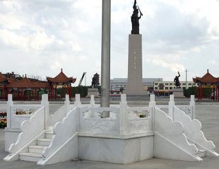 大型博鱼网页版厂家汉白玉升旗台