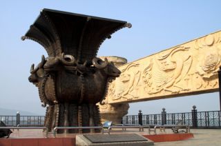 广场铜雕放置在不同的位置有不同的意义