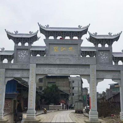 村口石牌楼石门楼价格_村庄入口石大门石刻牌坊图片