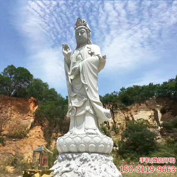 巨大玉石雕刻观音菩萨