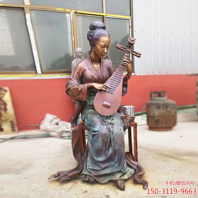 弹二胡的古代仕女铜雕像博鱼网页版