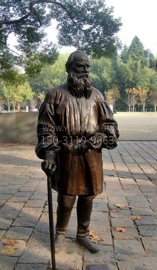 《战争与和平》作家，著名西方文学名人托尔斯泰铜雕像博鱼网页版