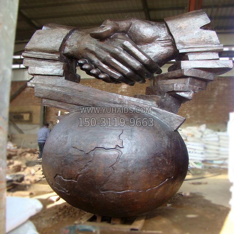 铸铜握手诚信博鱼网页版-企业广场文化景观摆件