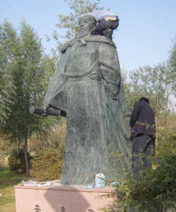 辛弃疾铜雕像博鱼网页版