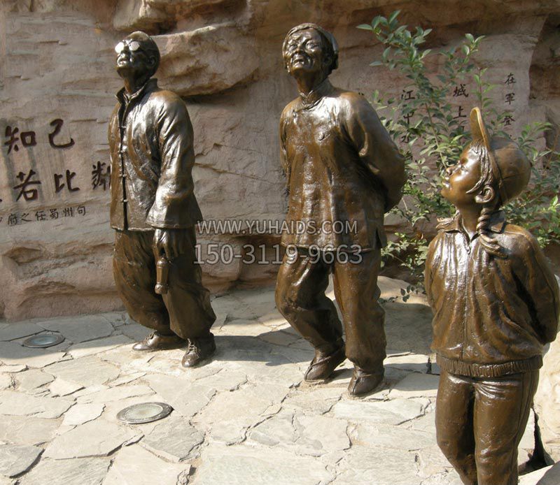 游玩的老夫妻和孙女铜雕博鱼网页版