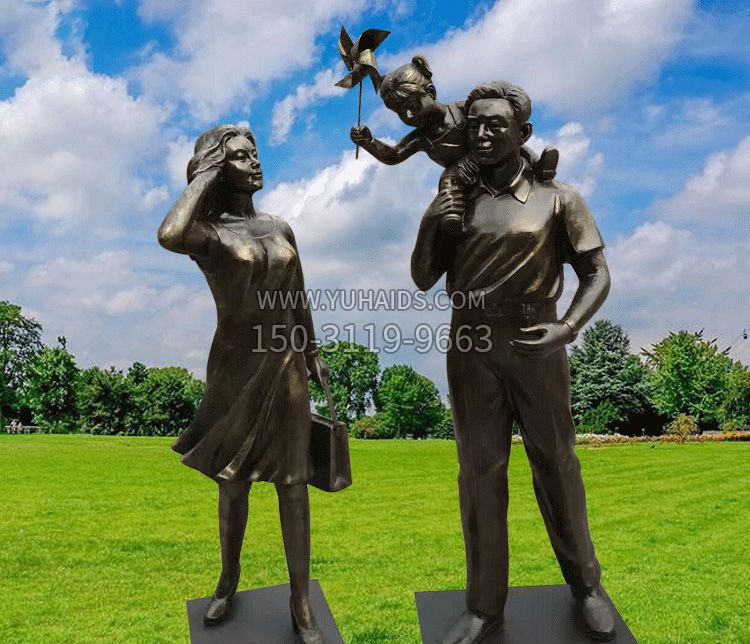 游玩的一家三口铜雕博鱼网页版