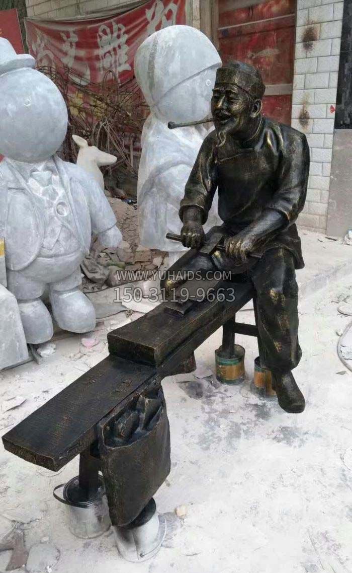 吸烟斗的老汉铜雕博鱼网页版