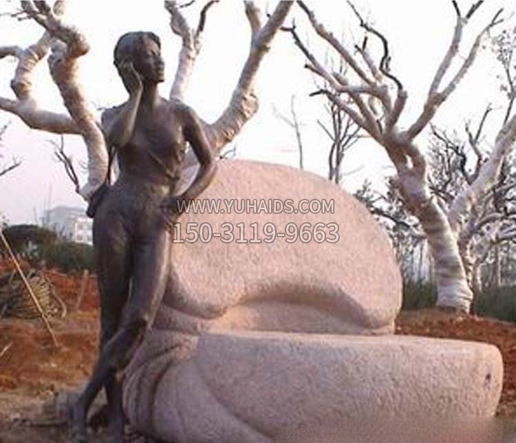 现代女人打电话铜雕博鱼网页版