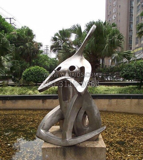 小区不锈钢抽象坐着的女人博鱼网页版