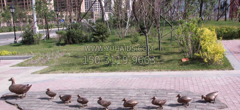 小区母鸭带小鸭景观铜雕博鱼网页版