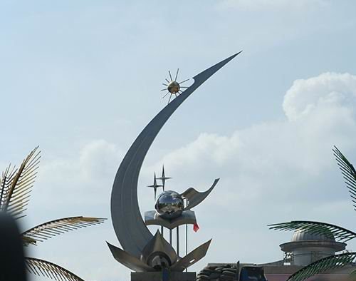 校园不锈钢抽象面向未来博鱼网页版