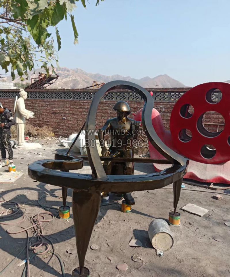 抽象弹钢琴人物铜雕 抽象弹钢琴人物铜雕