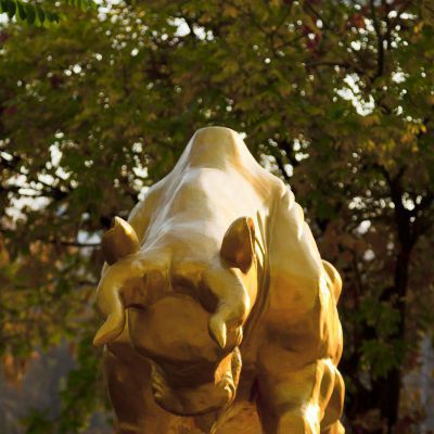 公园奔牛动物石雕是怎么制作出来的?