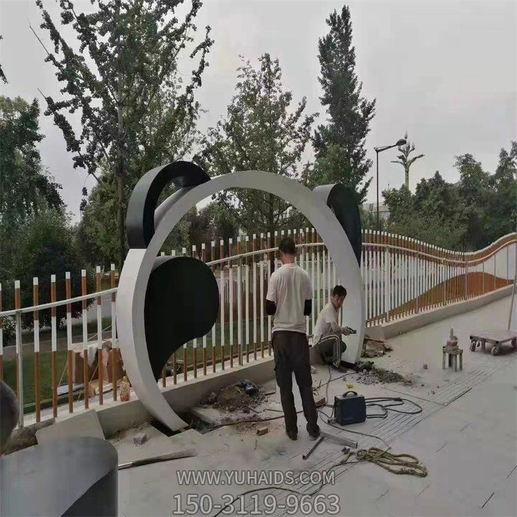 不锈钢手工雕刻几何形状商业街落地摆件博鱼网页版