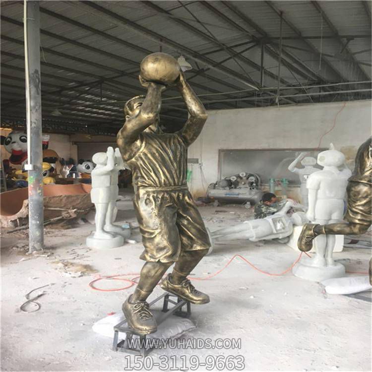 校园广场体育馆玻璃钢仿铜打篮球的人物景观博鱼网页版
