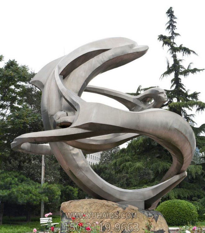 广场装饰摆放不锈钢拉丝抽象人物雕像博鱼网页版