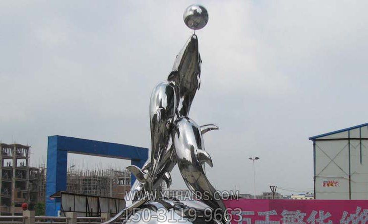 广场商厦多只玩耍的不锈钢海豚博鱼网页版