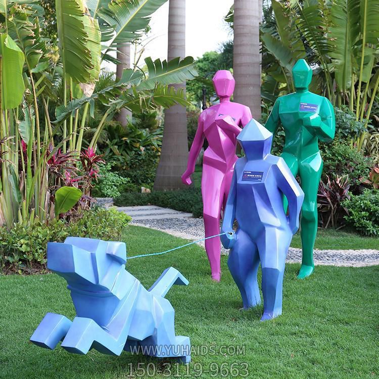 玻璃钢几何喷漆一家三口遛狗园林校区草地摆件博鱼网页版