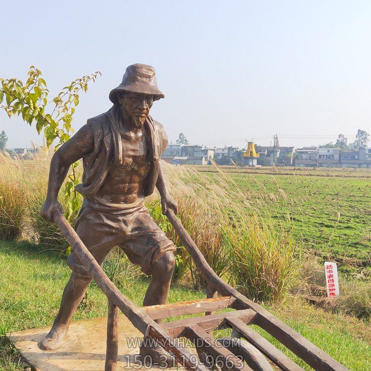 头戴草帽，身穿坎肩，推独轮车的老汉铜雕博鱼网页版