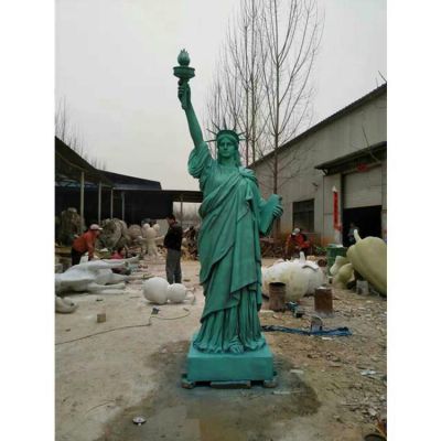 广场摆放玻璃钢青铜色自由女神人物塑像