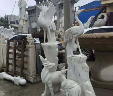 户外景区汉白玉石雕站在树干上的丹顶鹤博鱼网页版