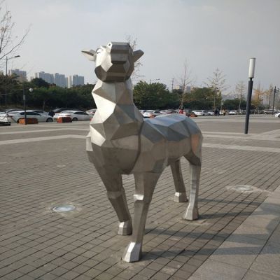 广场摆放不锈钢几何切面鹿景观博鱼网页版