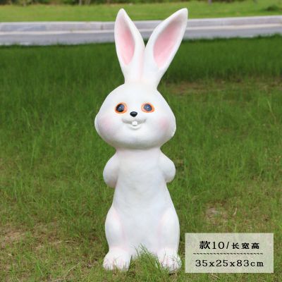 草坪一只白色卡通玻璃钢兔子博鱼网页版