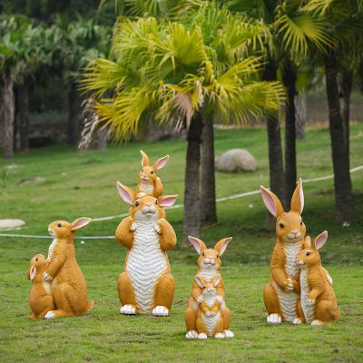 森林一群玩耍的玻璃钢兔子博鱼网页版