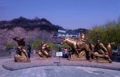 公园广场摆放唐僧师徒小品玻璃钢仿铜博鱼网页版