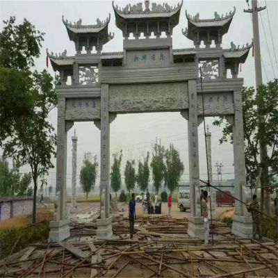 村庄口摆放青石仿古三门石牌坊博鱼网页版