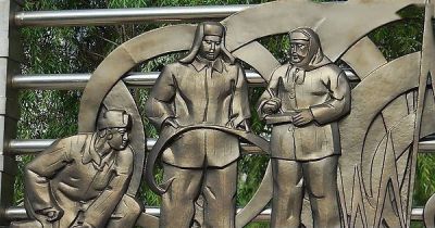 公园不锈钢浮雕工人博鱼网页版