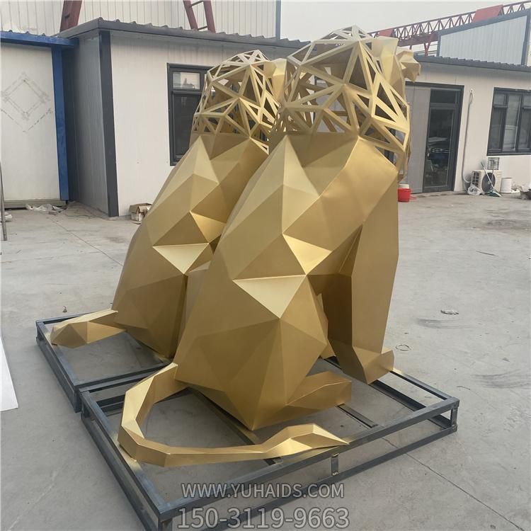 景点户外摆放一对喷金玻璃钢抽象几何切面镂空狮子博鱼网页版