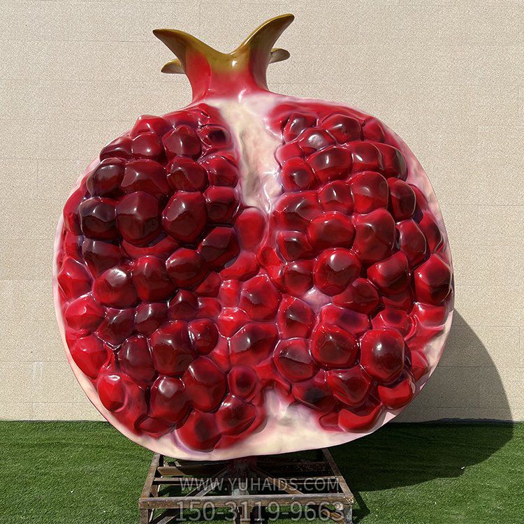 玻璃钢仿真石榴博鱼网页版，掰开的半个石榴，红彤彤的石榴籽非常多，寓意多子多福