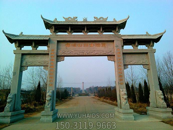 青石仿古建墓园入口摆放装饰三门楼石牌坊博鱼网页版